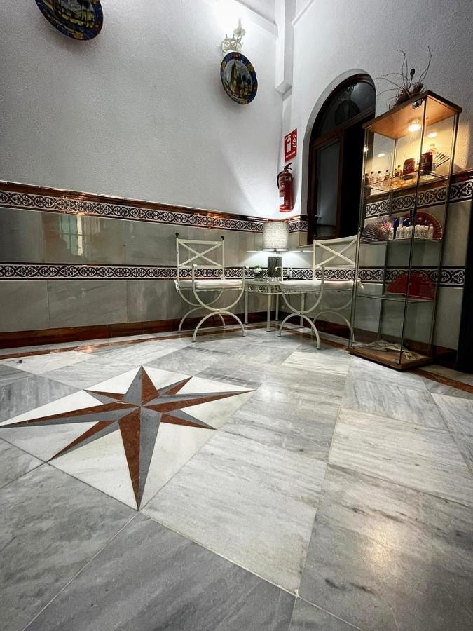 Hostal Paco'S Sevilla Kültér fotó Marble floor