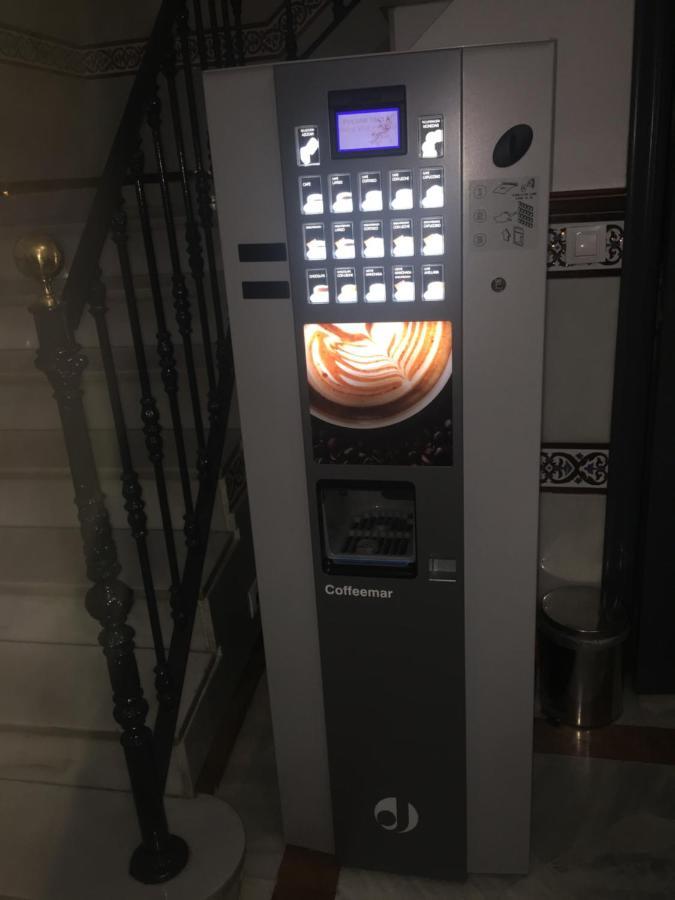 Hostal Paco'S Sevilla Kültér fotó Caffeomat