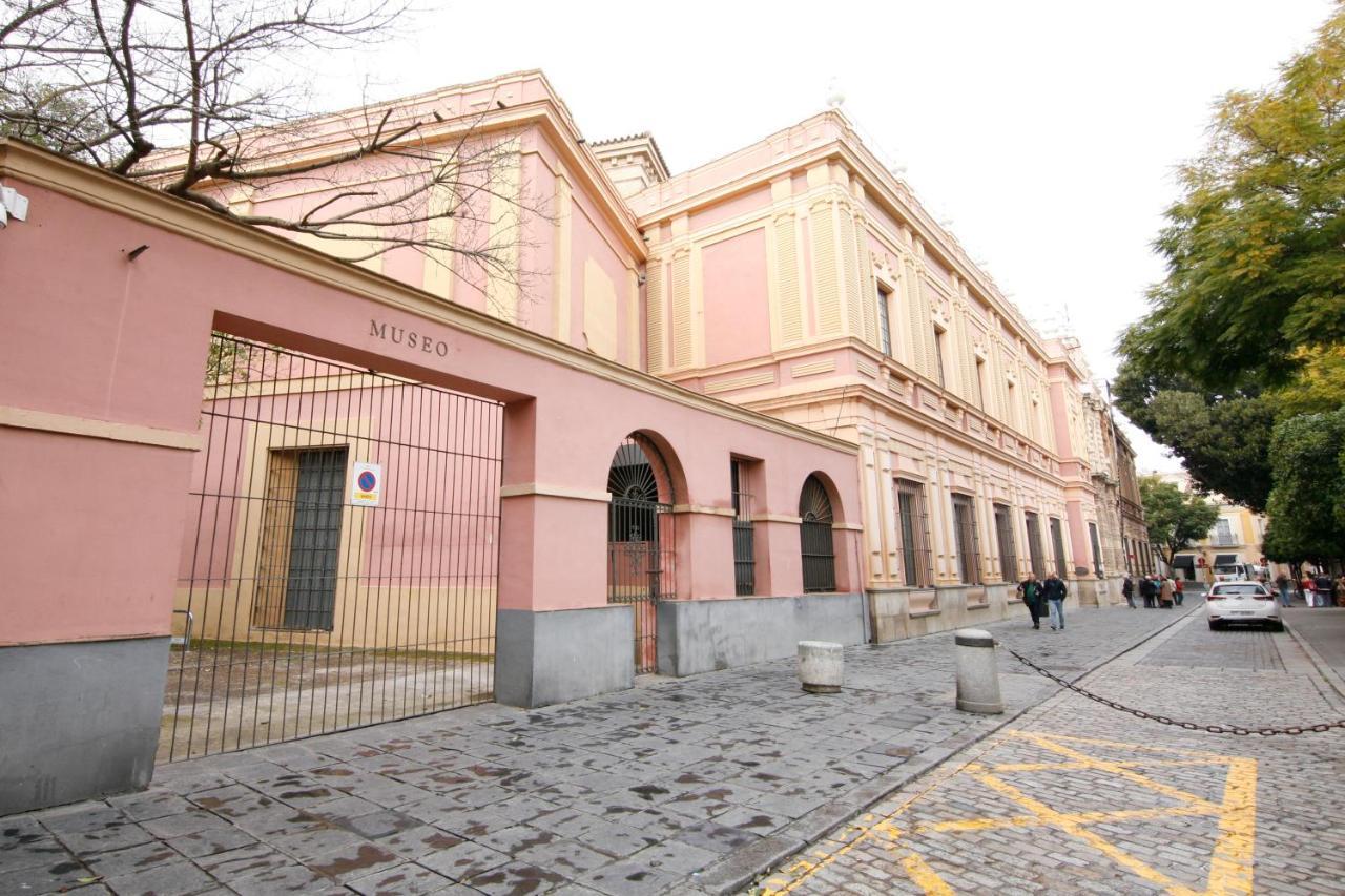 Hostal Paco'S Sevilla Kültér fotó The museum