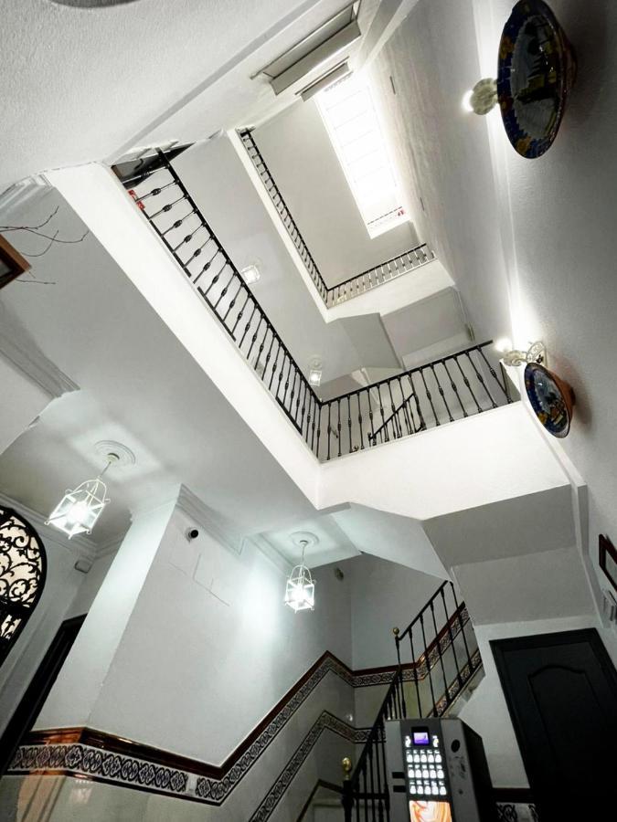 Hostal Paco'S Sevilla Kültér fotó Interior of the house