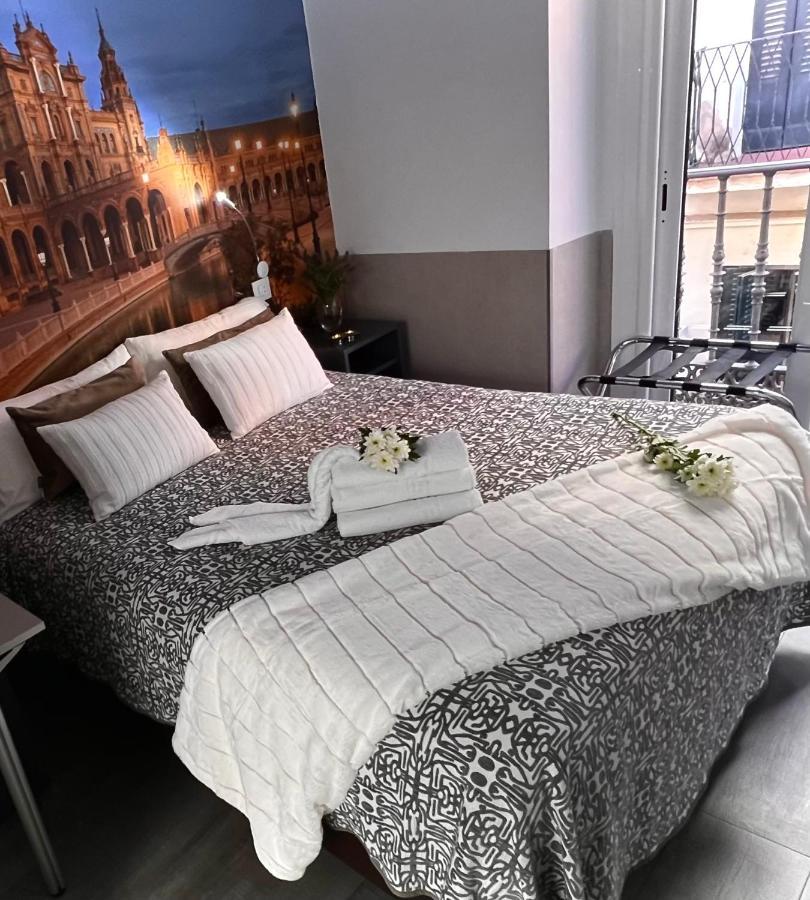 Hostal Paco'S Sevilla Kültér fotó A bedroom at the hotel