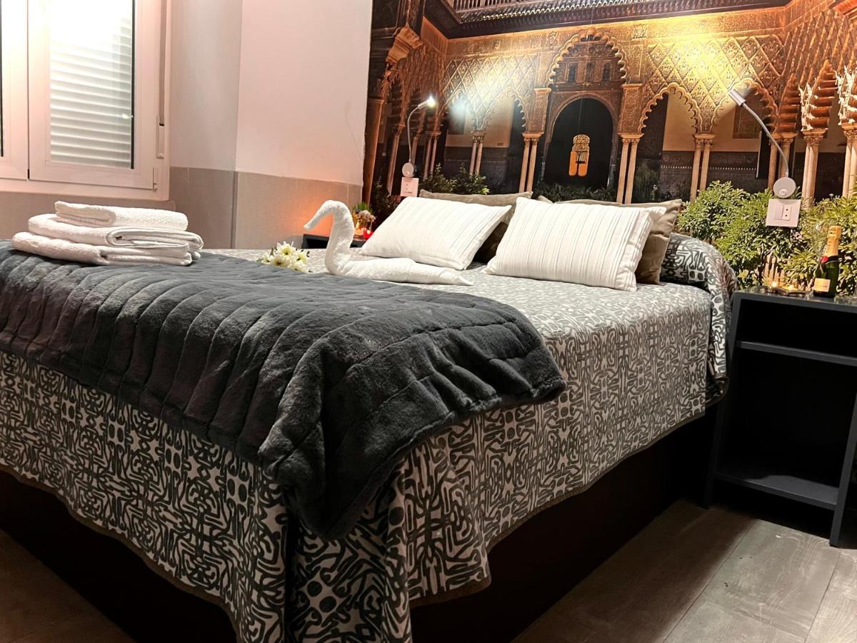 Hostal Paco'S Sevilla Kültér fotó A bedroom at the hotel