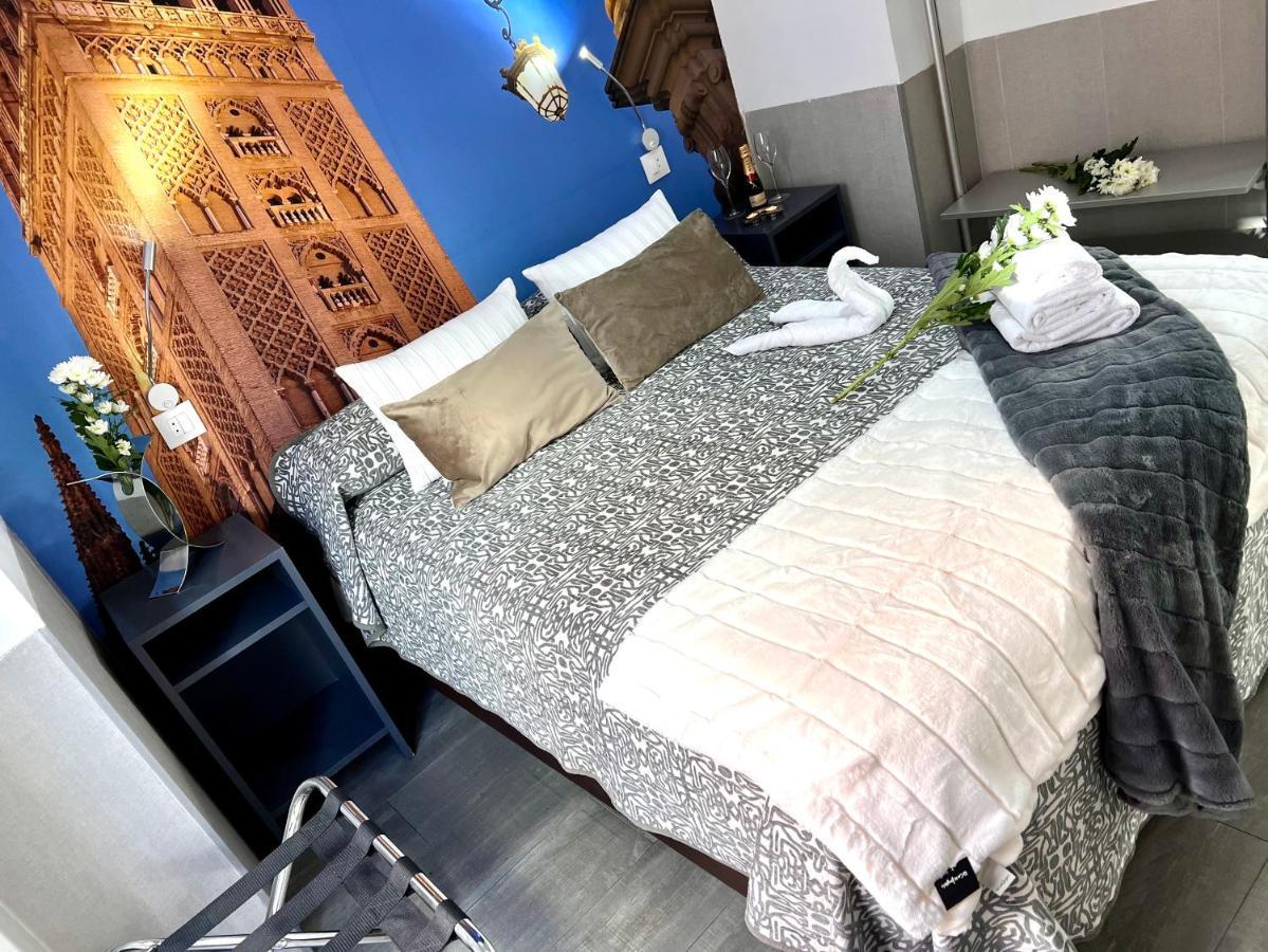 Hostal Paco'S Sevilla Kültér fotó A bedroom at the hotel
